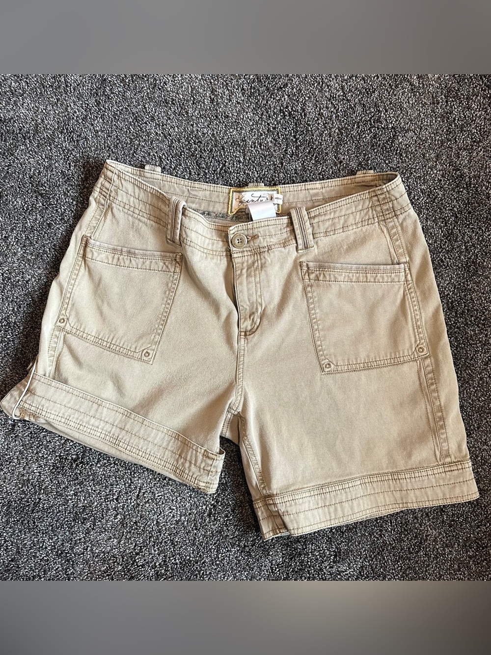 Aventura khaki shorts